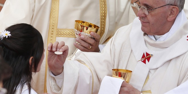pope-francis-and-eucharist-660x330