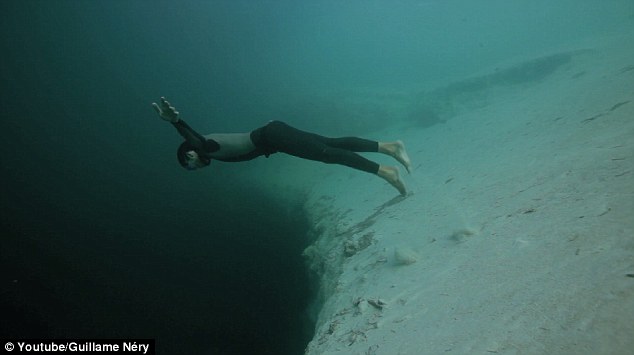 279828A500000578-0-image-a-49_1429098851152