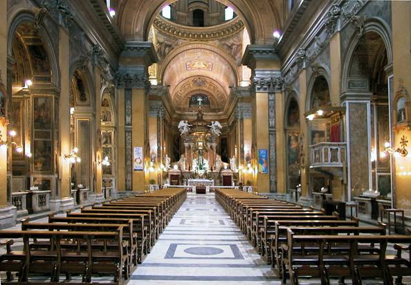 Linterno-della-chiesa